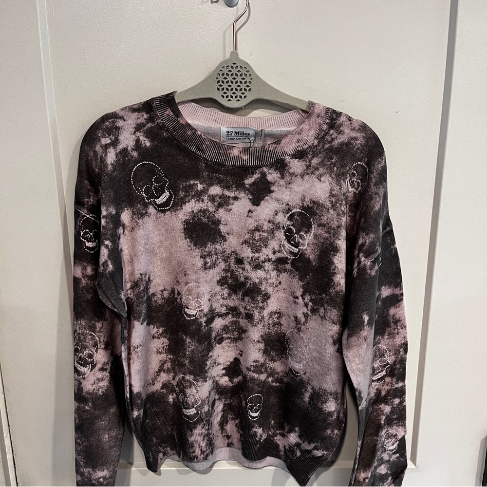 27 Miles Malibu Gray & Pink Aylin Tie Dye Skull Sweater medium